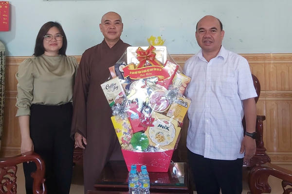 Gia Lai: Thăm, chúc mừng chức sắc Phật giáo dịp Đại lễ Phật đản 2026 Gia Lai: Thăm, chúc mừng chức sắc Phật giáo dịp Đại lễ Phật đản 2026