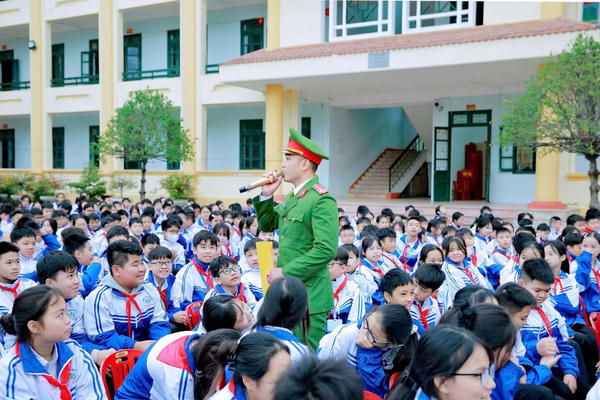Bộ GDĐT yêu cầu công khai đường dây nóng, ngăn chặn bạo lực học đường dịp hè