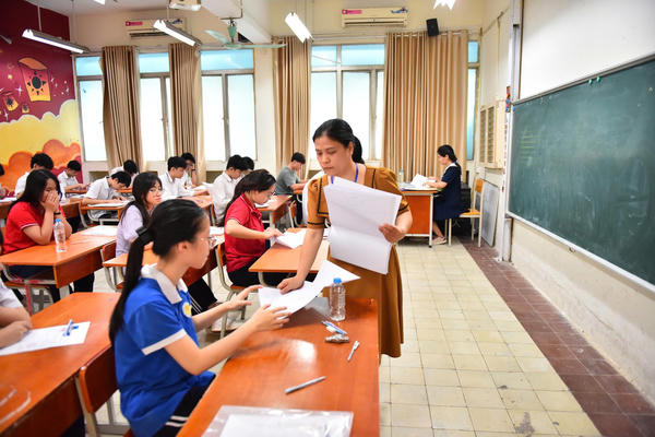 Đề thi Ngữ văn dễ thở, thí sinh tự tin dự thi các môn tiếp theo Đề thi Ngữ văn dễ thở, thí sinh tự tin dự thi các môn tiếp theo