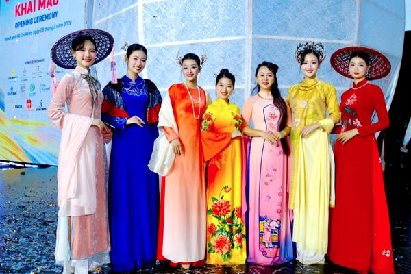 Áo dài Việt Nam trong dòng chảy kinh tế sáng tạo