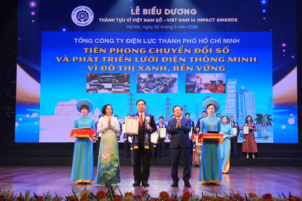 EVNHCMC và Ông Phạm Quốc Bảo - Chủ tịch HĐTV được vinh danh tại Lễ biểu dương thành tựu vì Việt Nam số năm 2026