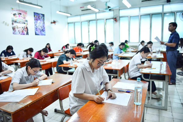 Chấm thi môn Ngữ văn: Làm thế nào để công bằng?