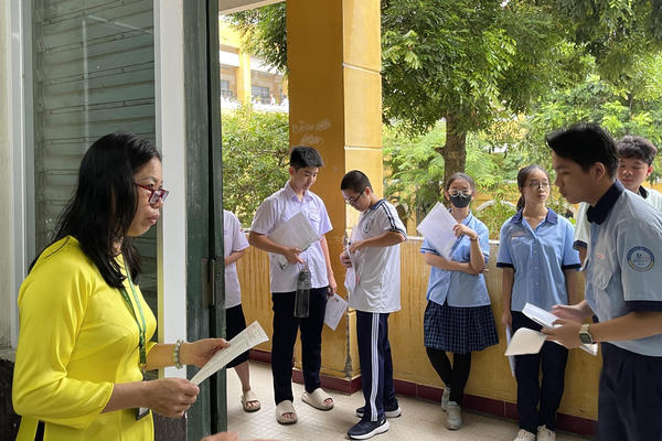 Hơn 151.000 thí sinh TP Hồ Chí Minh bước vào môn thi đầu tiên