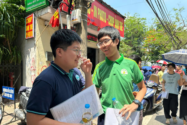 Hơn 16.000 lượt thí sinh Hà Nội hoàn thành kỳ thi vào lớp 10 chuyên Hơn 16.000 lượt thí sinh Hà Nội hoàn thành kỳ thi vào lớp 10 chuyên