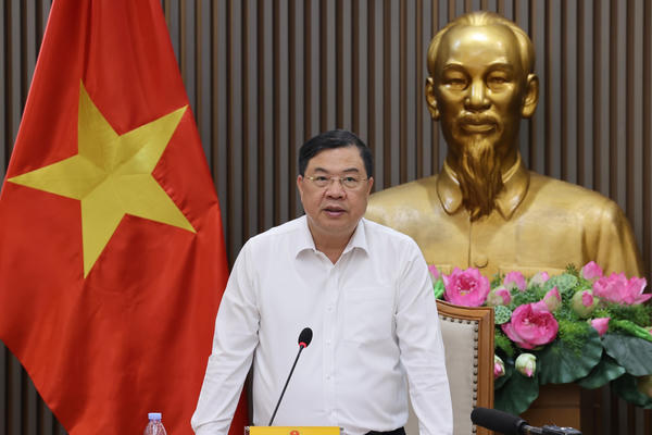 Phó Thủ tướng Thường trực yêu cầu rà soát toàn diện việc triển khai xăng E10