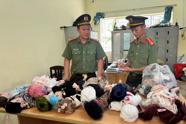 Ngăn chặn trào lưu học sinh 'nuôi' búp bê Kuman Thong để được điểm cao, thi tốt