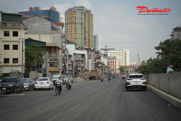 500m đường Vành đai 1 Hoàng Cầu - Voi Phục lộ diện hình hài sau khi thảm nhựa