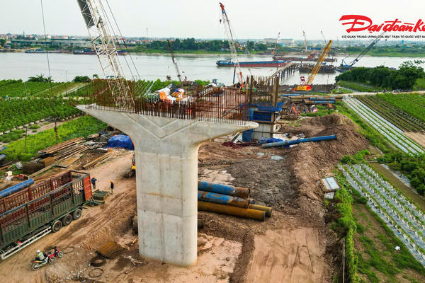 Tăng tốc thi công cầu Mễ Sở, nhiều hạng mục đã thành hình