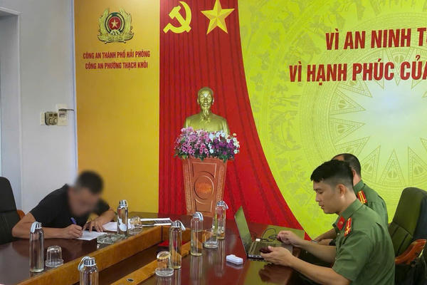 Xử phạt 7,5 triệu đồng đối tượng đăng tải hình ảnh cắt ghép mặc quân phục Công an Nhân dân