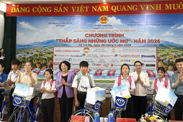 Đà Nẵng: Thắp sáng những ước mơ” cho trẻ em vùng cao Trà My Đà Nẵng: Thắp sáng những ước mơ” cho trẻ em vùng cao Trà My