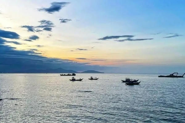 Đà Nẵng: Cứu kịp thời 19 người trên ca nô bị chìm giữa biển Cửa Đại