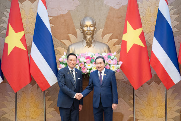 Chủ tịch Quốc hội Trần Thanh Mẫn hội kiến Thủ tướng Thái Lan