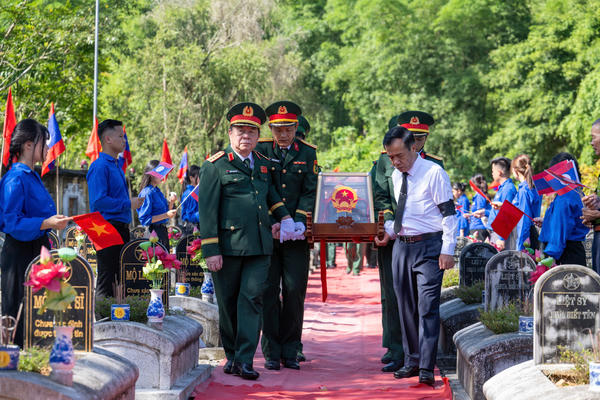 Đưa các anh về với đất mẹ