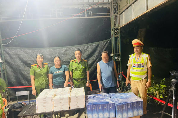 Thủ tướng đề nghị Mặt trận vận động toàn dân đấu tranh chống buôn lậu thuốc lá 