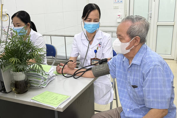 Chạy đua tới mục tiêu khám sức khỏe toàn dân miễn phí