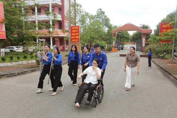 Quảng Trị: Thí sinh đến điểm thi sau ngày mổ ruột thừa