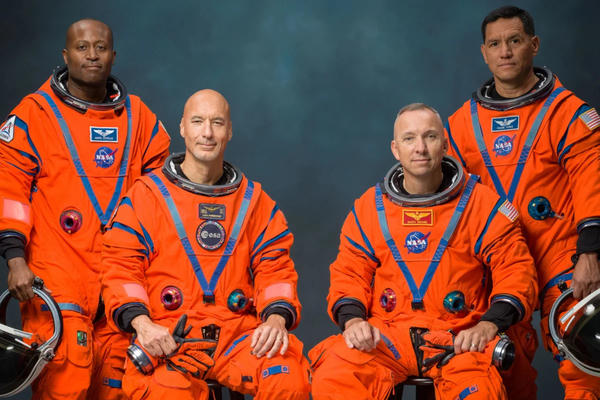 NASA tiến gần ngày trở lại Mặt trăng