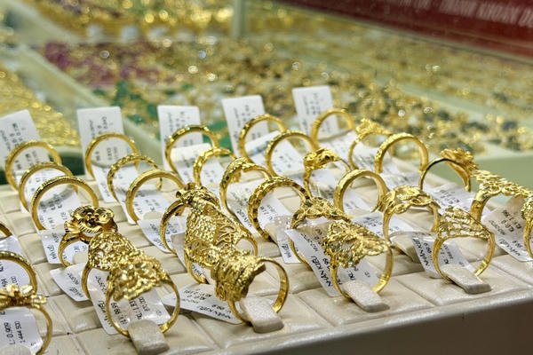 Giá vàng sáng 12/6 bật tăng mạnh, vàng SJC tăng hơn 5 triệu đồng/lượng 