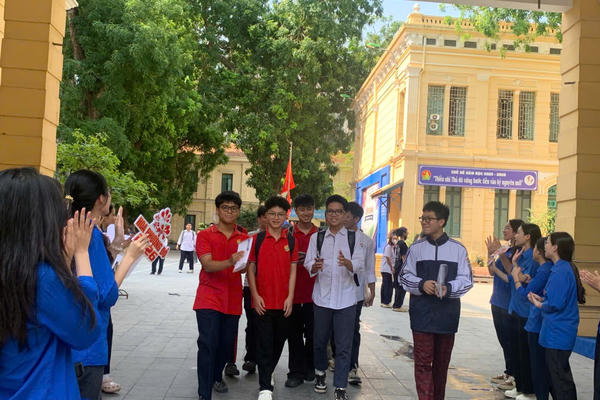 Từ ký ức tuổi thơ đến khát vọng công nghệ: Đề Ngữ văn 2026 không sính ngoại, không đánh đố