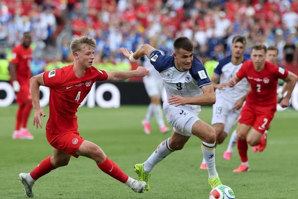 Chủ nhà Canada làm nên lịch sử ở trận ra quân World Cup 2026