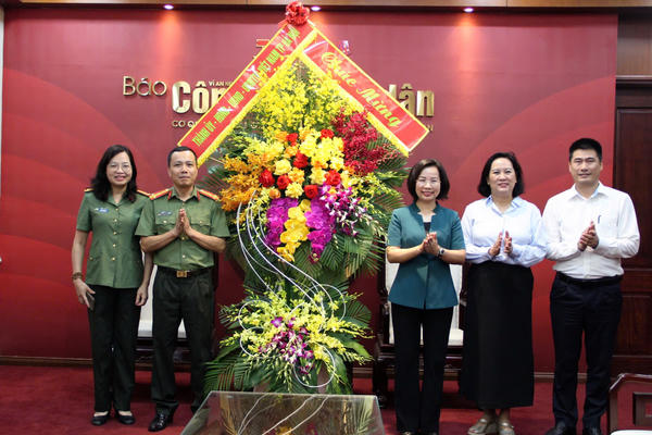 Lãnh đạo Mặt trận thành phố Hà Nội chúc mừng các cơ quan báo chí Lãnh đạo Mặt trận thành phố Hà Nội chúc mừng các cơ quan báo chí