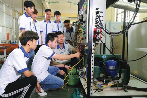 Gỡ rào cản bằng cấp trong tuyển chọn người dạy nghề Gỡ rào cản bằng cấp trong tuyển chọn người dạy nghề
