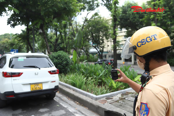 Hà Nội xử phạt 6.500 trường hợp dừng, đỗ xe sai quy định trong một tháng