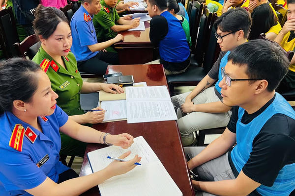 Nhóm đối tượng bán 'hợp đồng sở hữu kỳ nghỉ' lừa 2.700 tỷ đồng Nhóm đối tượng bán 'hợp đồng sở hữu kỳ nghỉ' lừa 2.700 tỷ đồng