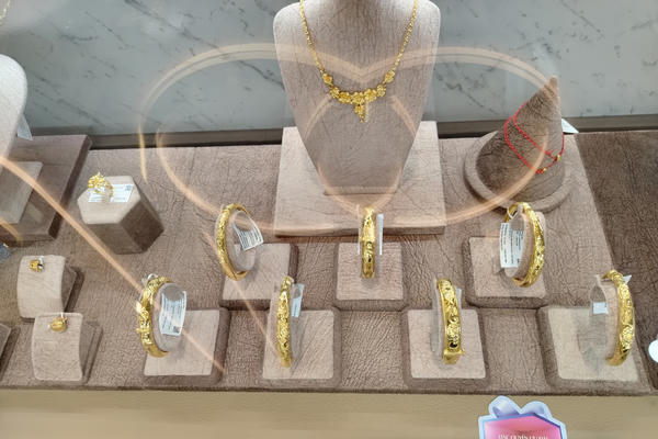 Giá vàng lao dốc, mất gần 5 triệu đồng/lượng chỉ sau hơn 1 ngày