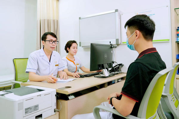 Bé gái chào đời sau hành trình 7 năm tìm con của cặp vợ chồng hiếm muộn