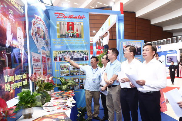 Ấn tượng gian trưng bày Báo Đại đoàn kết tại Hội báo toàn quốc 2026