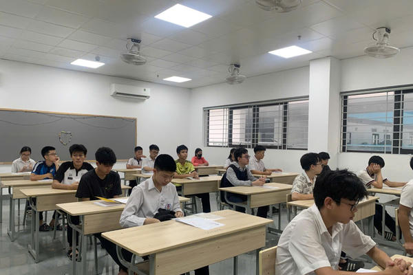Thủ khoa lớp 10 Hà Nội đạt 29,75 điểm