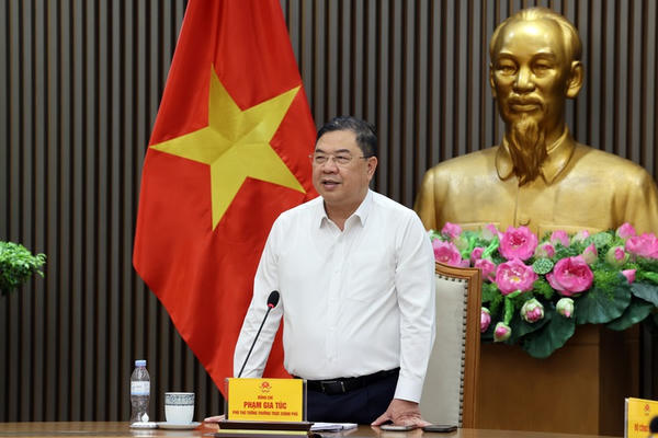 Không vì khó quản lý mà cấm nhập khẩu ô tô diện quà biếu, quà tặng