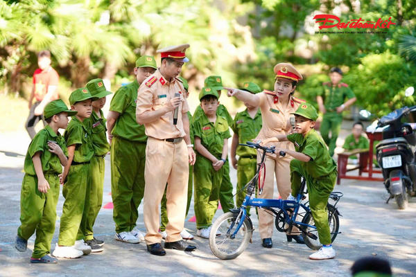 Hơn 300 học sinh tham gia trải nghiệm, học kỹ năng an toàn giao thông