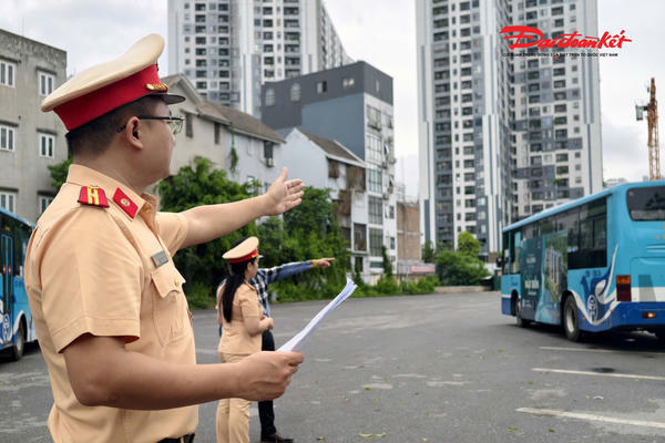 Hơn 220 tài xế xe buýt Hà Nội được "sát hạch" kiến thức pháp luật, tăng cường an toàn trên từng chuyến xe