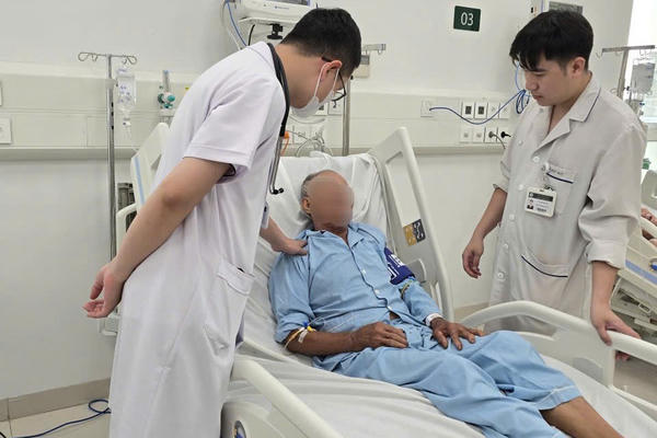 Hai bệnh nhân đột quỵ được cứu tại Bệnh viện Bạch Mai cơ sở Ninh Bình