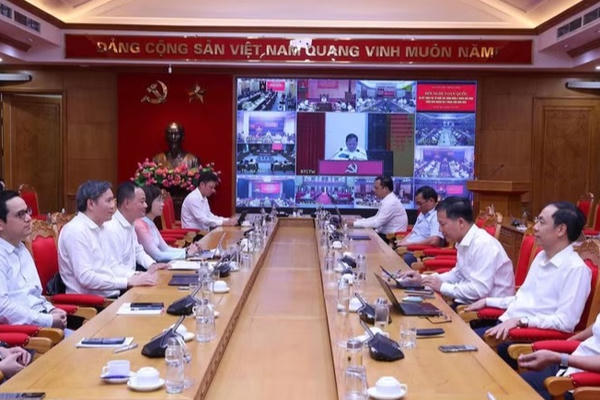 Xây dựng đội ngũ cán bộ các cấp, trọng tâm là cấp chiến lược và cấp cơ sở