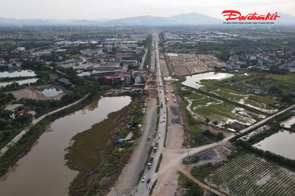 Quốc lộ 6 đoạn Ba La - Xuân Mai tăng tốc thi công sau khi mặt bằng dần được bàn giao