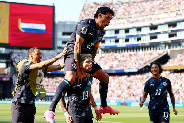 Cú sốc lớn nhất World Cup, Paraguay loại Đức trên chấm phạt đền