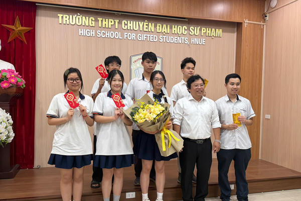 Lớp chuyên Toán "gặt mưa" điểm 10 Kỳ thi tốt nghiệp THPT 2026