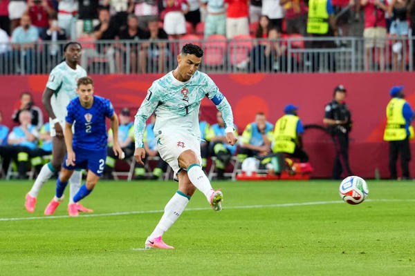 Bồ Đào Nha loại Croatia, lão làng Ronaldo gặp thần đồng Yamal ở vòng 1/8