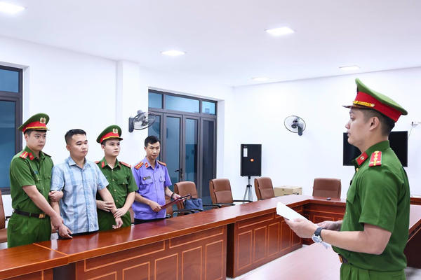 Giữ khẩn cấp một giáo viên Trường THPT Chuyên Tuyên Quang để điều tra liên quan điểm thi tốt nghiệp