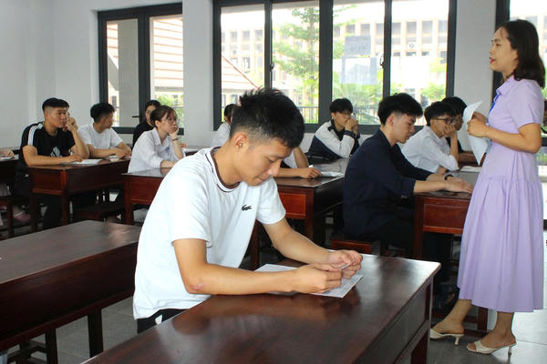 Phòng thi có 15/22 thí sinh đạt điểm 10 môn Toán, Sở GD-ĐT Hà Tĩnh nói gì?