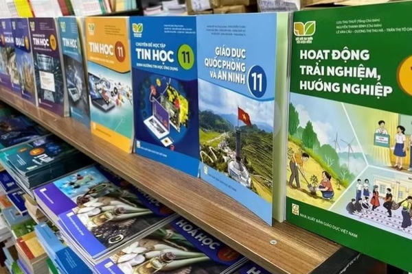Học sinh toàn quốc được miễn phí sách giáo khoa từ năm học 2029-2030