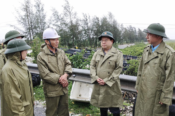 Bí thư Tỉnh ủy Quảng Ninh chỉ đạo công tác khắc phục hậu quả bão số 1 tại Móng Cái