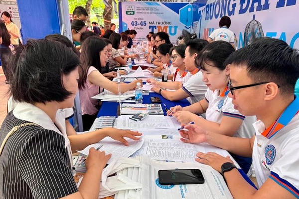 Ngưỡng đảm bảo chất lượng đầu vào Trường Đại học Thương mại từ 20 điểm