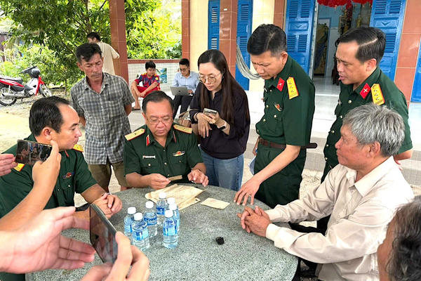 Chuẩn bị lấy mẫu ADN xác minh thông tin thân nhân liệt sĩ Huỳnh Văn Quên