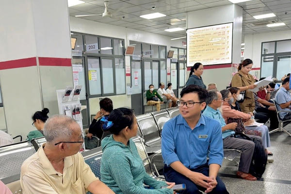 Tấm thẻ BHYT: Bảo vệ sức khỏe, điểm tựa tài chính của hàng triệu gia đình