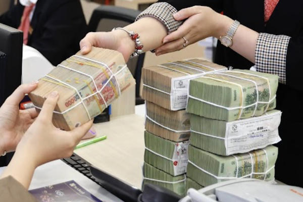 Vì sao lãi suất huy động tăng cao?