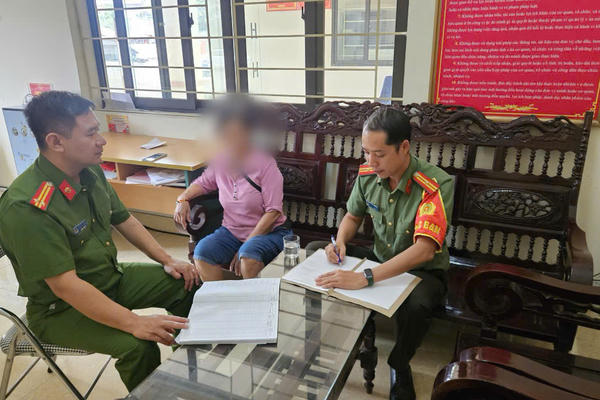 Lào Cai: Suýt mất 140 triệu đồng vì "quà tặng" từ nước ngoài gửi về